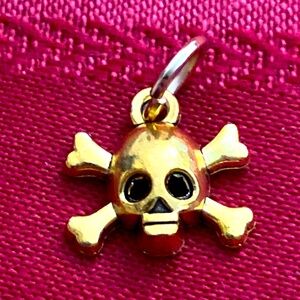 5/$10❤️❤️❤️NEW BRASS SKULL & CROSSBONES CHARM PENDANT